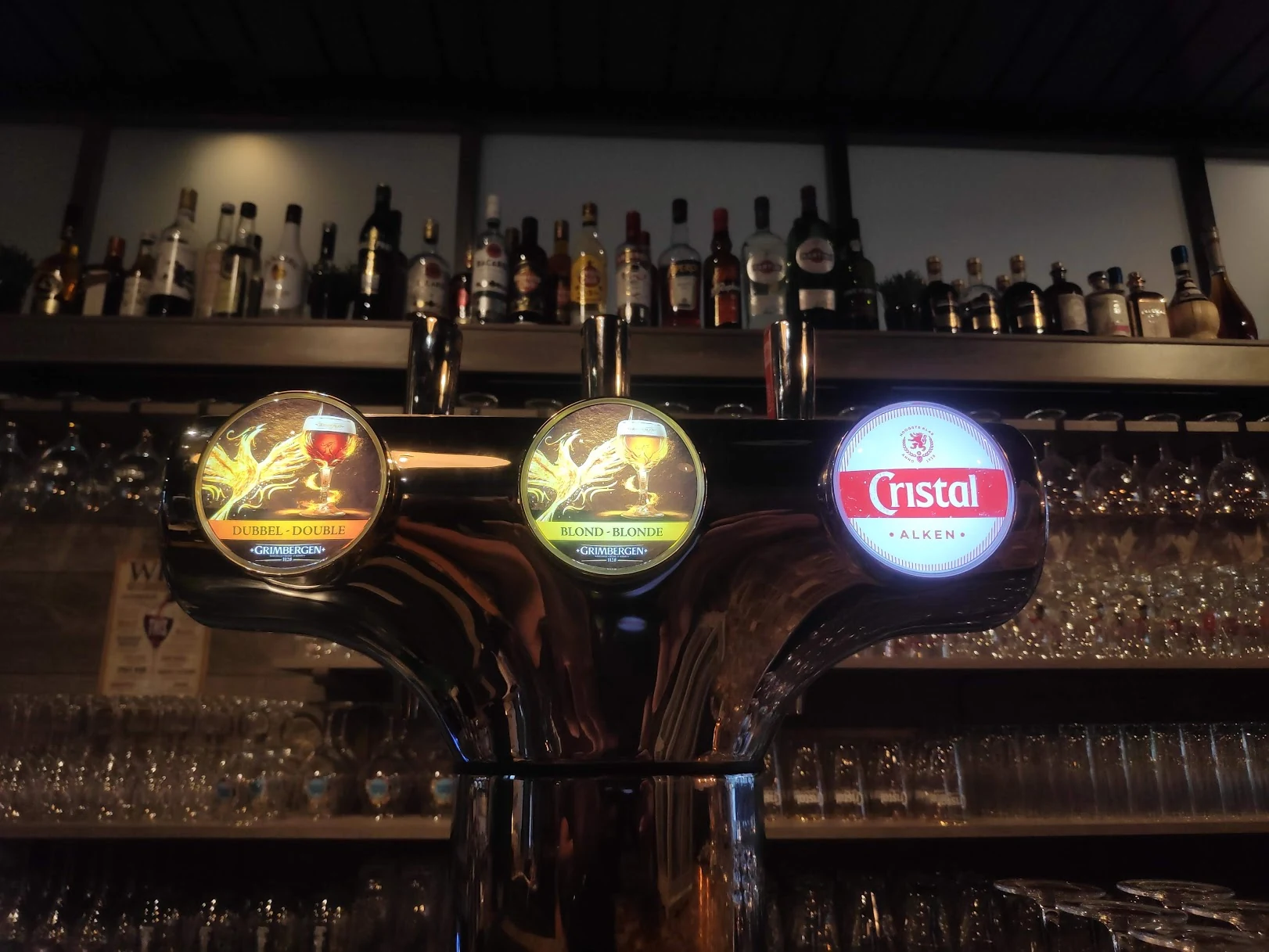 Biertap van Phoenix Garden met Grimbergen Dubbel, Grimbergen Blond en Cristal.