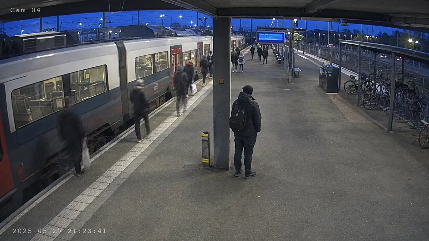 Treinperron met crowd